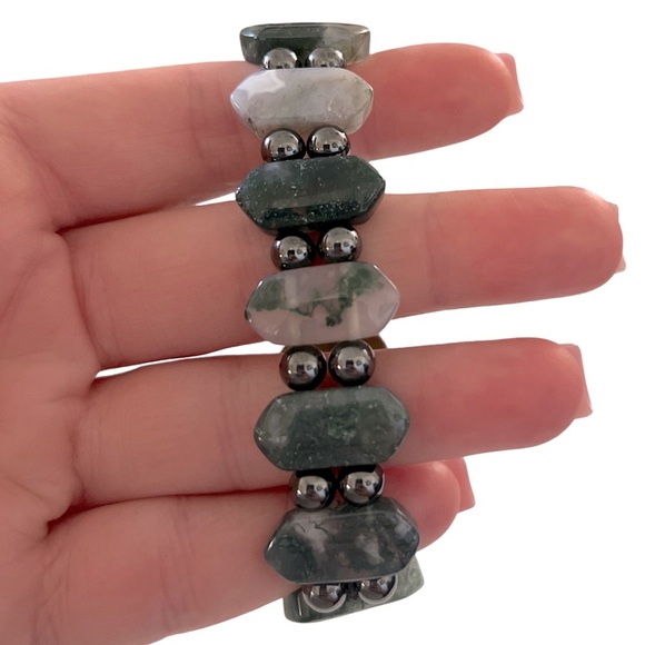 Green & White Stone Beaded Stretch Bracelet - Picture 3 of 8